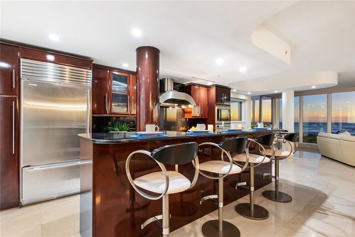 Image No.60-3 Bed Property for sale