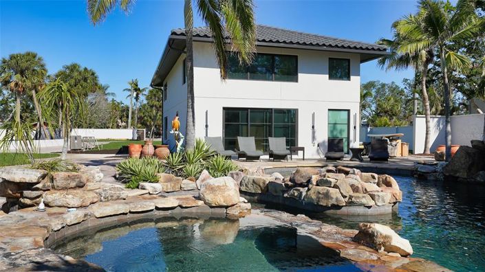 Image No.28-3 Bed Property for sale