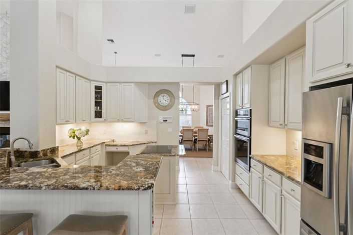 Image No.10-4 Bed Property for sale