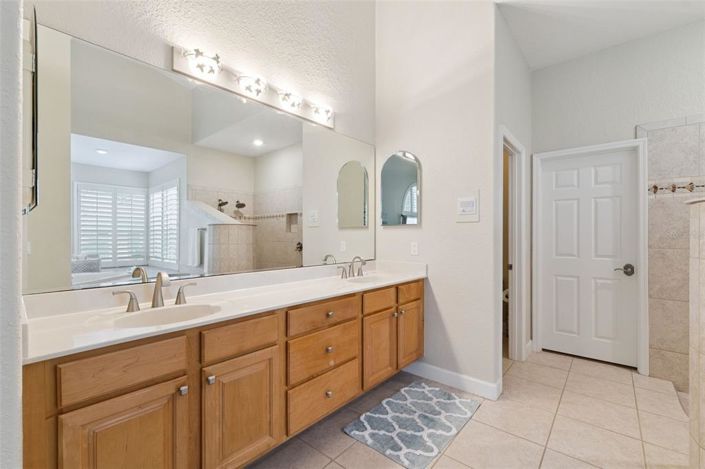 Image No.20-4 Bed Property for sale