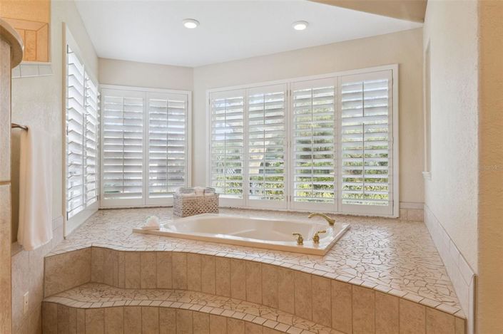 Image No.22-4 Bed Property for sale