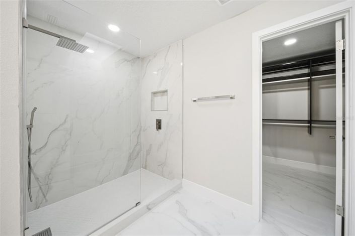 Image No.19-4 Bed Property for sale