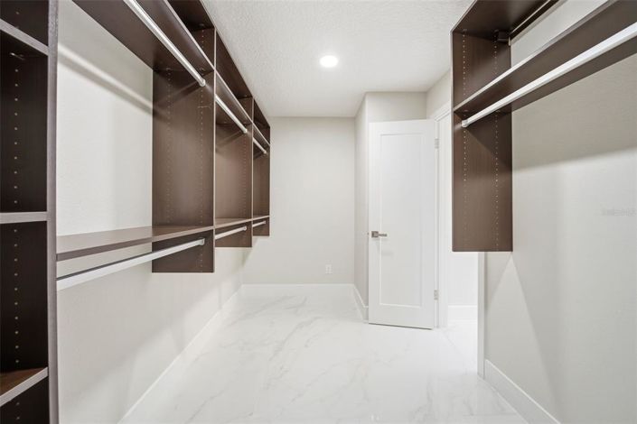 Image No.20-4 Bed Property for sale