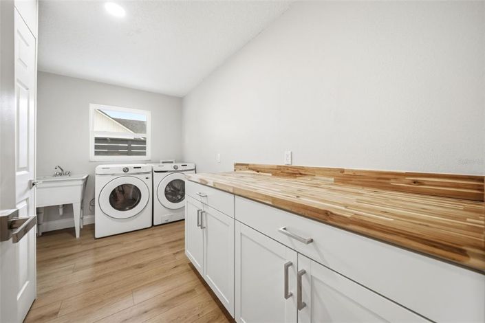 Image No.21-4 Bed Property for sale