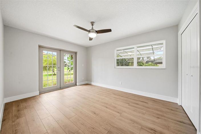 Image No.28-4 Bed Property for sale