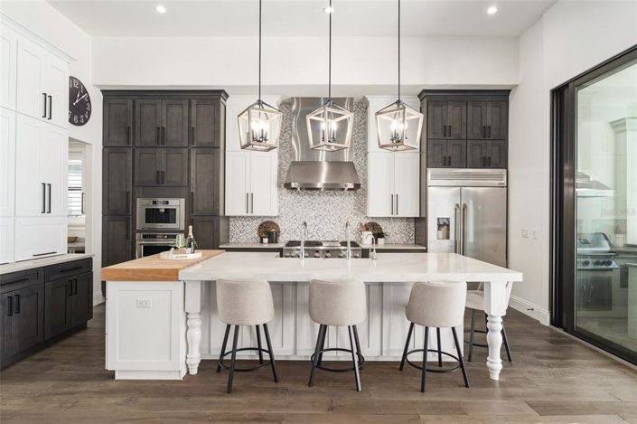 Image No.11-6 Bed Property for sale