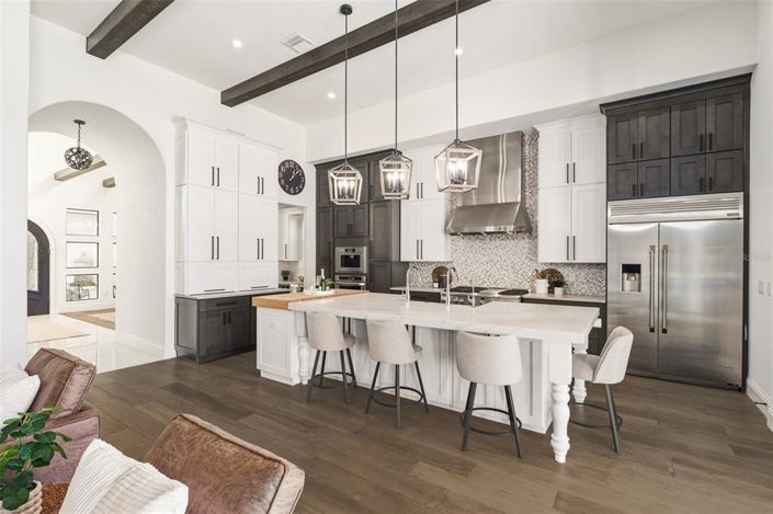 Image No.12-6 Bed Property for sale