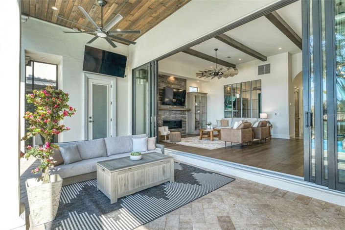 Image No.17-6 Bed Property for sale