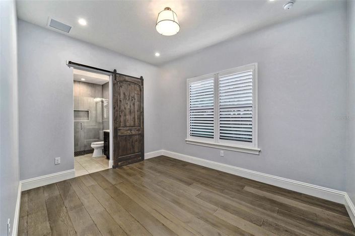 Image No.19-6 Bed Property for sale