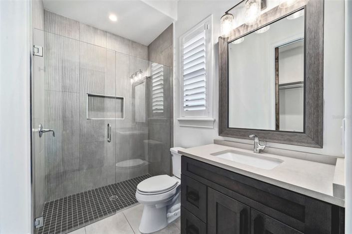 Image No.20-6 Bed Property for sale