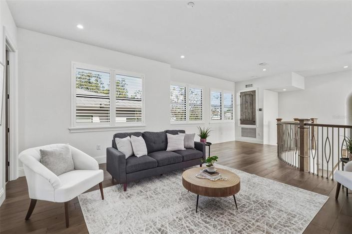 Image No.22-6 Bed Property for sale