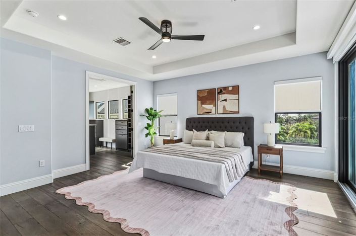 Image No.24-6 Bed Property for sale