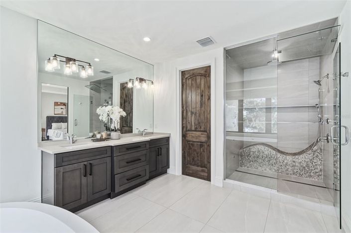 Image No.27-6 Bed Property for sale