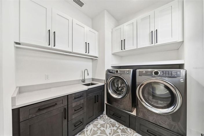 Image No.34-6 Bed Property for sale