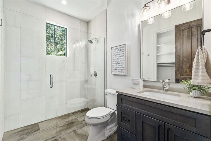 Image No.36-6 Bed Property for sale