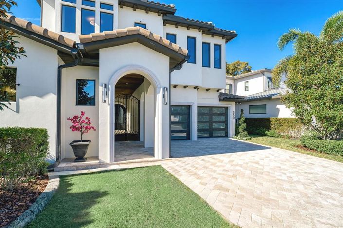 Image No.4-6 Bed Property for sale