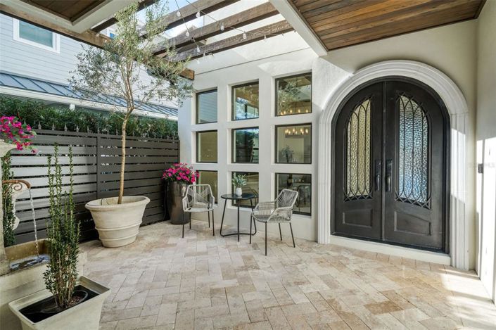 Image No.5-6 Bed Property for sale