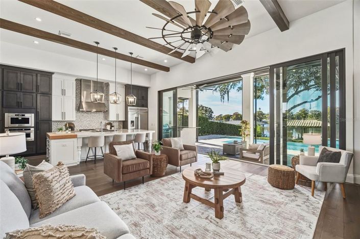 Image No.9-6 Bed Property for sale