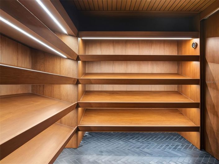 Image No.32-4 Bed Property for sale