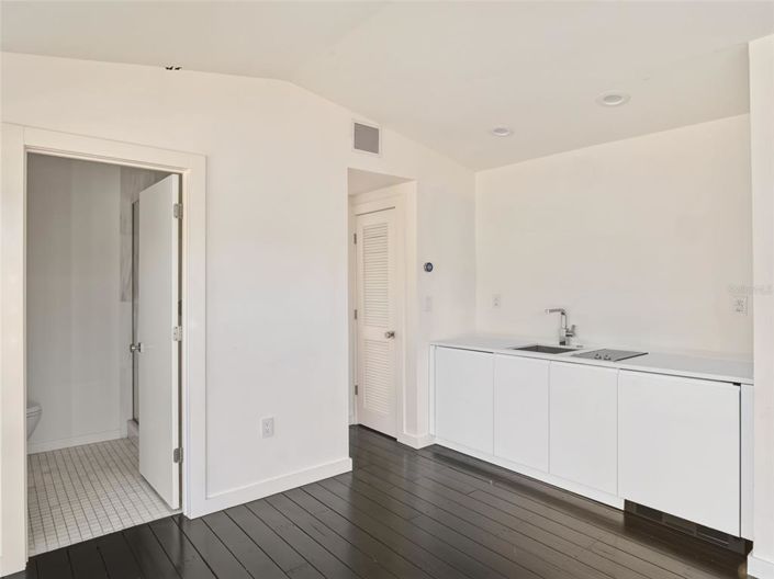 Image No.41-4 Bed Property for sale