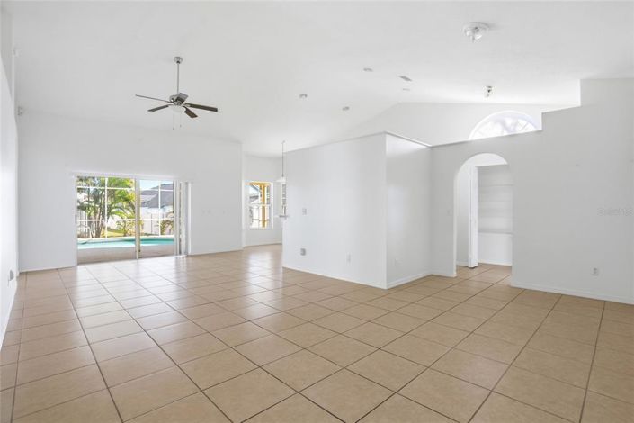 Image No.12-3 Bed Property for sale