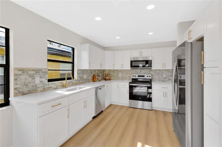 Image No.8-3 Bed Property for sale