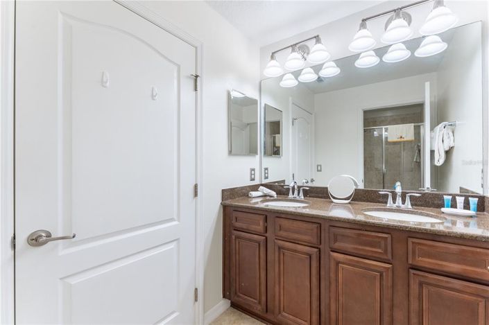 Image No.26-4 Bed Townhouse for sale