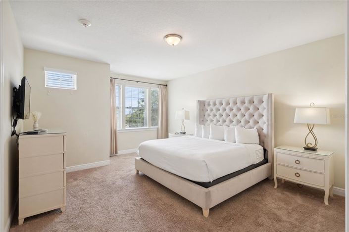 Image No.13-10 Bed Property for sale