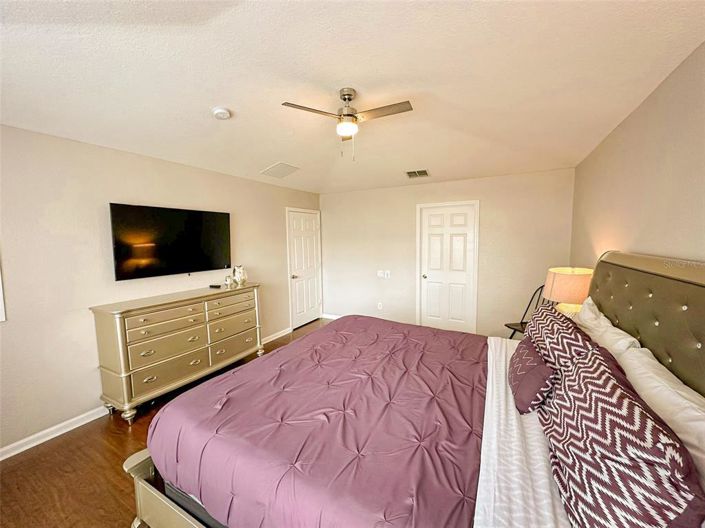 Image No.17-6 Bed Property for sale