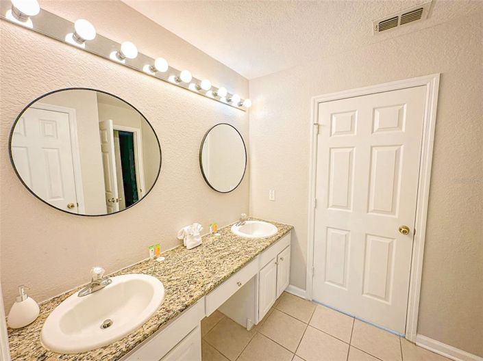 Image No.29-6 Bed Property for sale