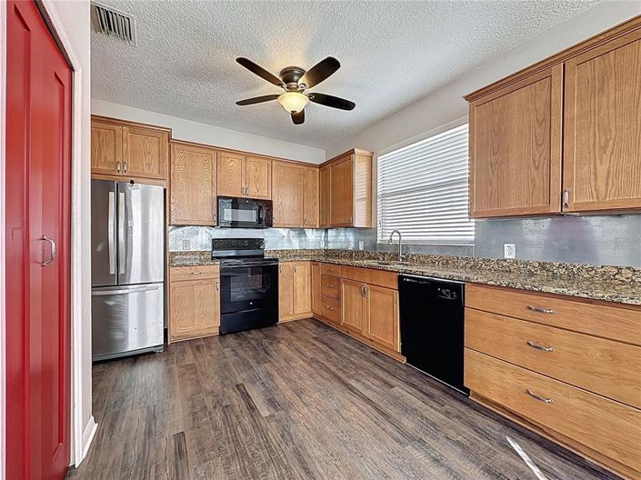 Image No.4-4 Bed Property for sale