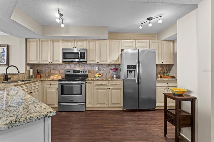 Image No.17-3 Bed Property for sale