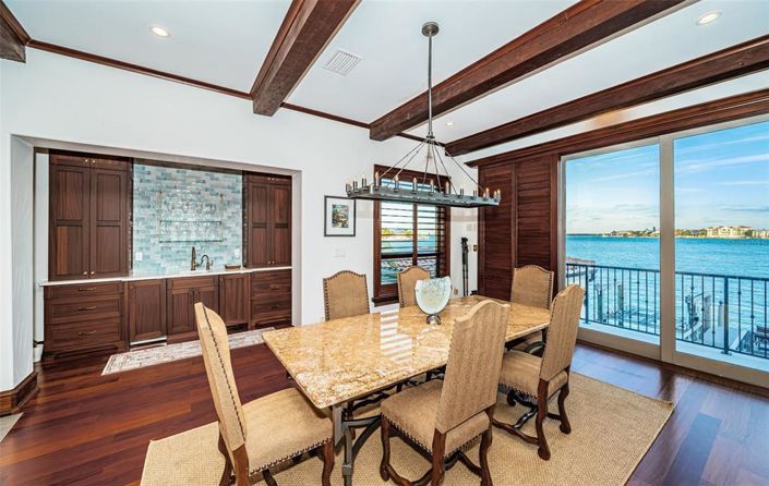 Image No.16-5 Bed Property for sale