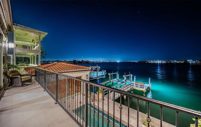 Image No.22-5 Bed Property for sale