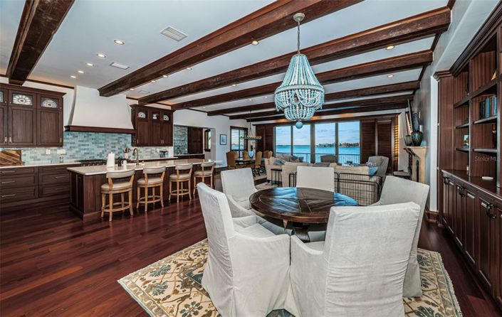 Image No.27-5 Bed Property for sale