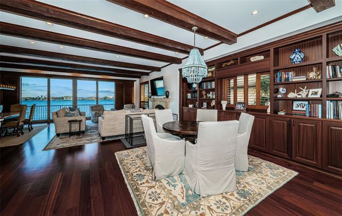 Image No.28-5 Bed Property for sale