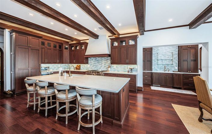 Image No.33-5 Bed Property for sale