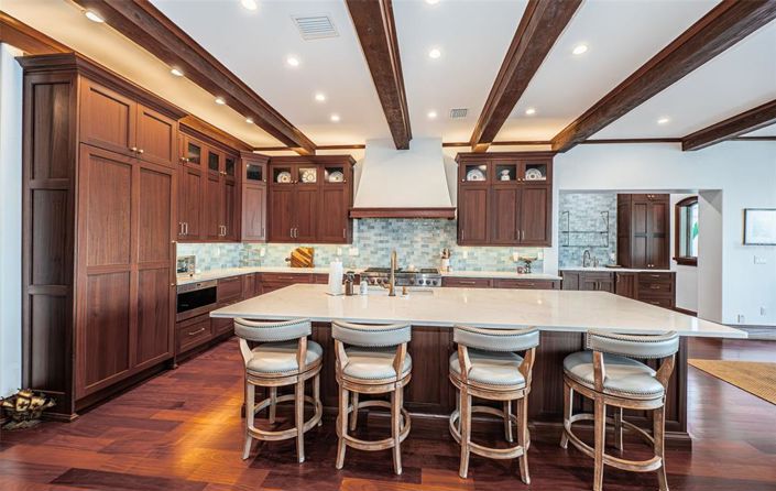 Image No.36-5 Bed Property for sale