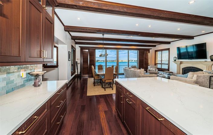 Image No.38-5 Bed Property for sale