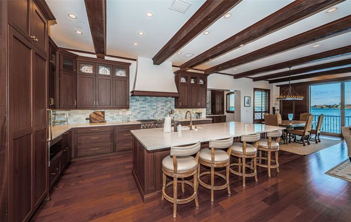 Image No.39-5 Bed Property for sale