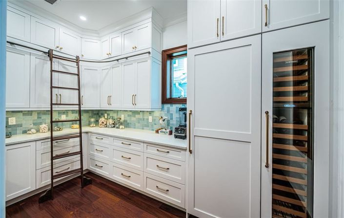 Image No.40-5 Bed Property for sale