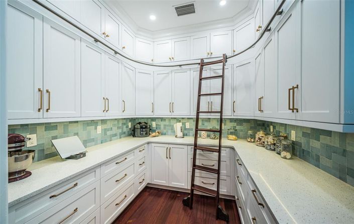 Image No.41-5 Bed Property for sale