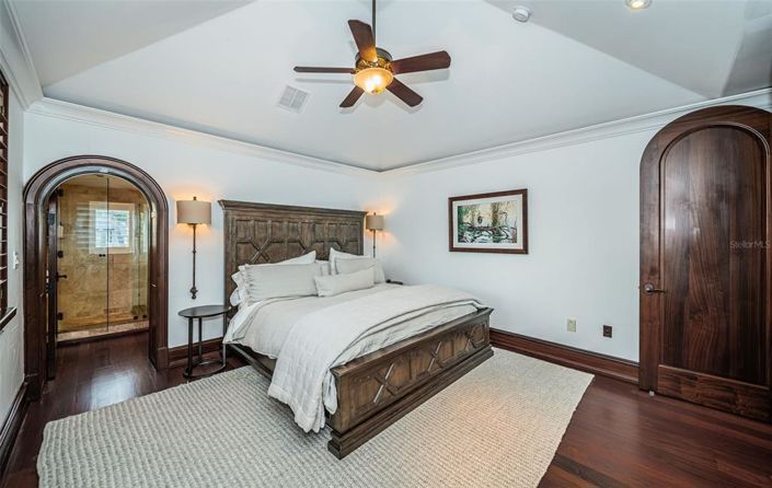 Image No.43-5 Bed Property for sale