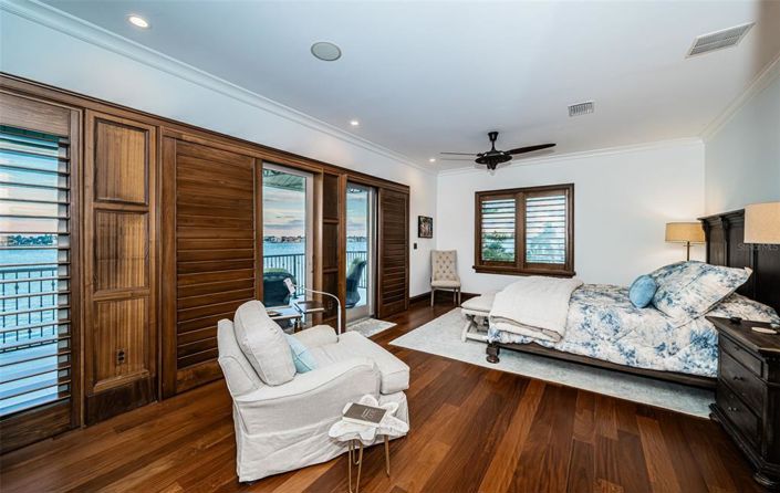 Image No.50-5 Bed Property for sale