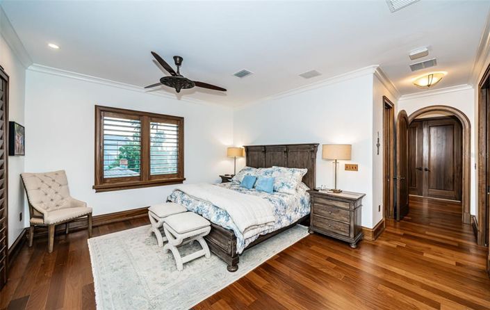 Image No.51-5 Bed Property for sale