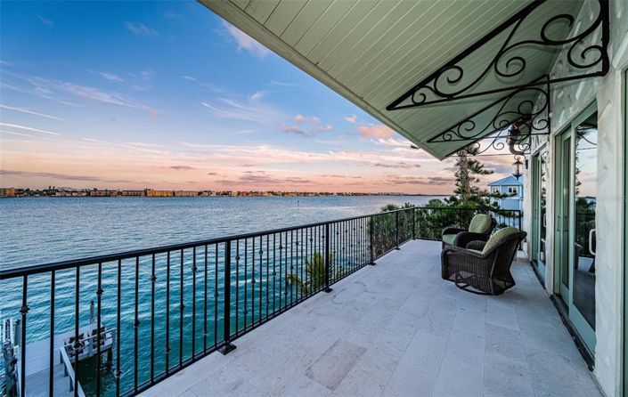 Image No.52-5 Bed Property for sale