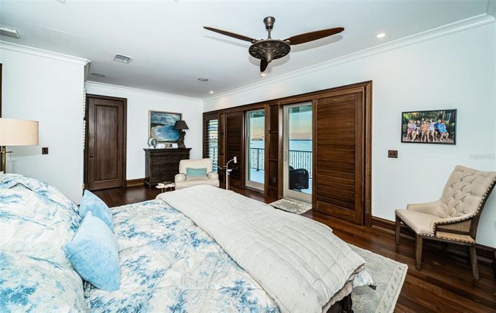 Image No.58-5 Bed Property for sale