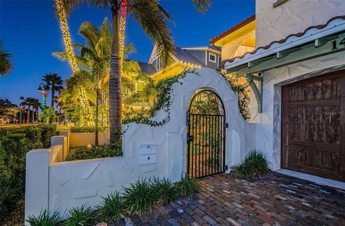 Image No.6-5 Bed Property for sale