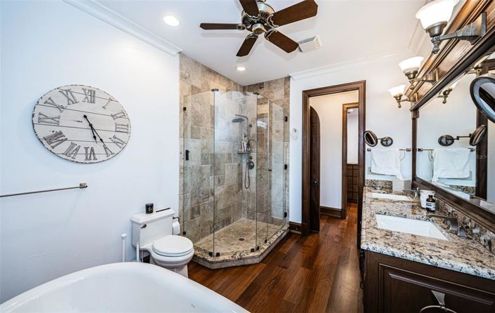 Image No.60-5 Bed Property for sale