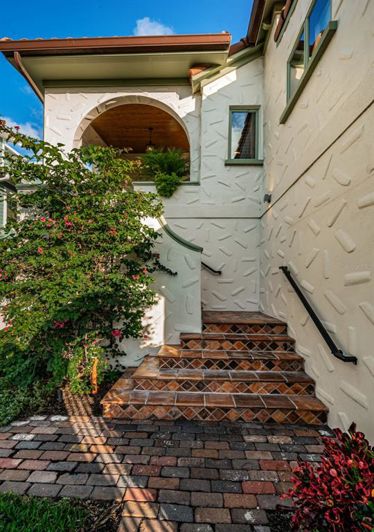 Image No.8-5 Bed Property for sale